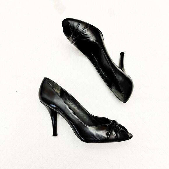 Stuart Weitzman Black Leather Peep Toe Bow Front Heel Pump Size 8.5 - Picture 4 of 7